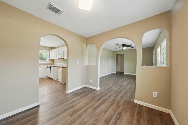Building Photo - 3615 Seabrook St