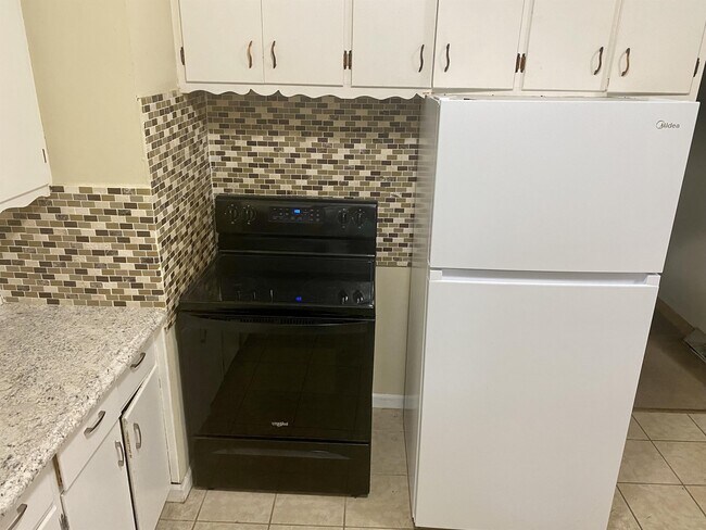 Building Photo - 611 Crown Ave