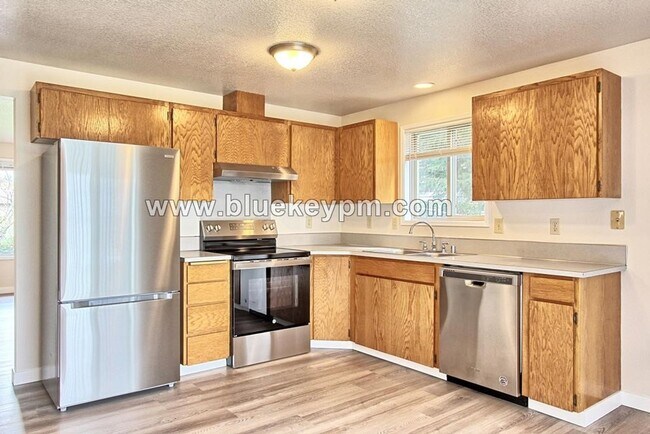 Building Photo - 3 Bed, 2 Bath Home Near Walmart on 4th Plain and NE 143rd Avenue