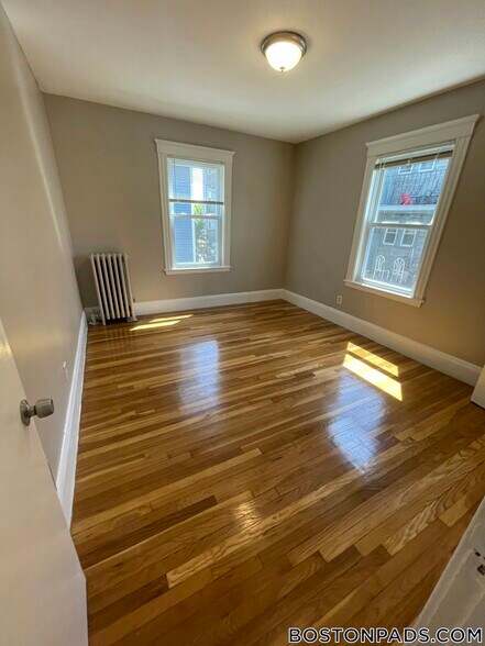 Building Photo - 30 Harwood St