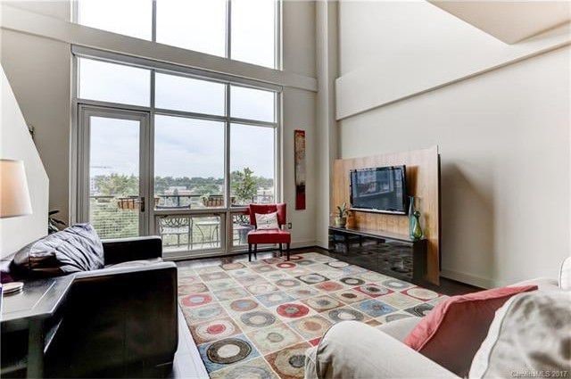 Building Photo - 1133 Metropolitan Ave