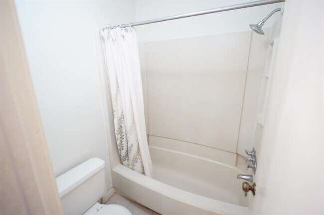 Building Photo - 8575 Sands Point Dr