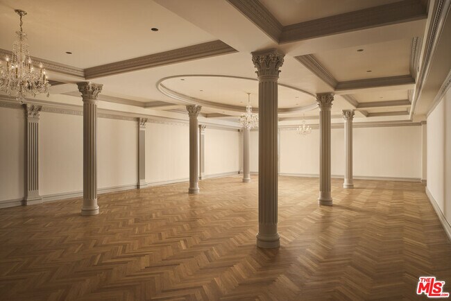 Building Photo - 628 N Rodeo Dr