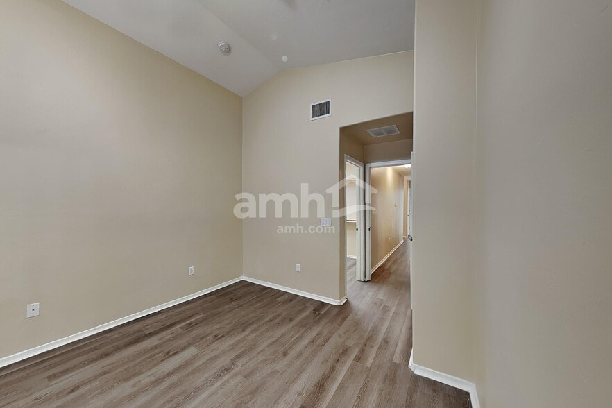 Building Photo - 4133 E Lushfield Dr