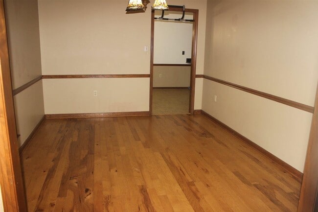 Building Photo - 3970 Fun Valley Dr