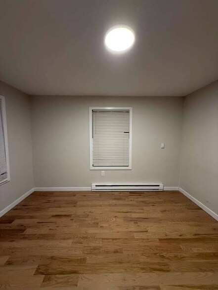 Building Photo - 356 S 6th St