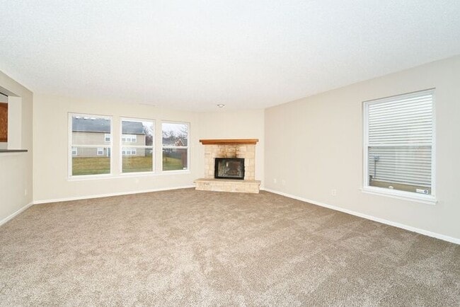 Building Photo - Large 4 Bedroom and Brownsburg Schools!
