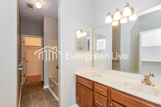 Building Photo - 1180 Brady Hollow Ln