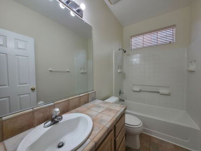 Building Photo - 2-Bedroom, 2-Bath + Den Single-Family Home...