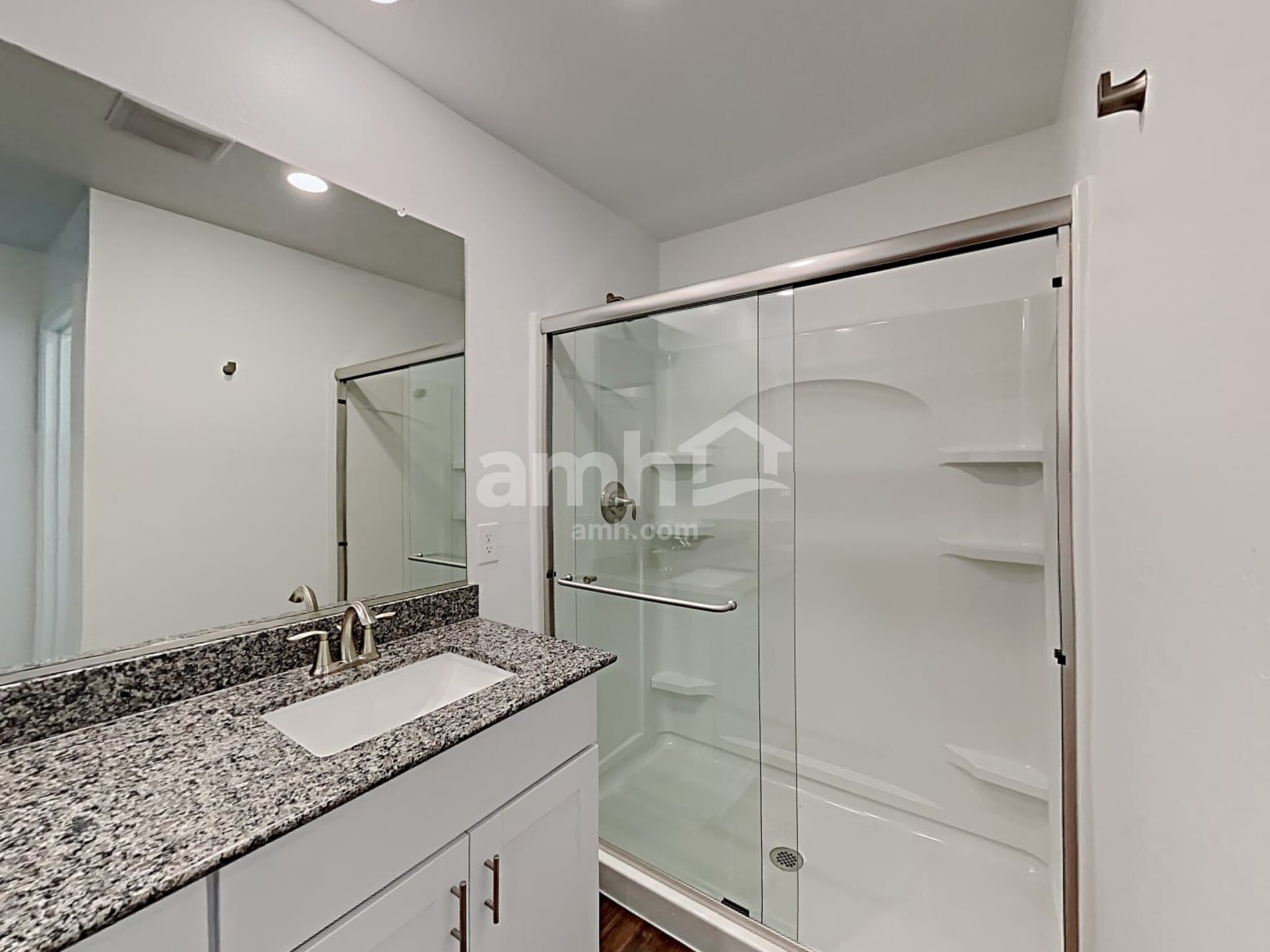 Building Photo - 638 W Harbor Dr