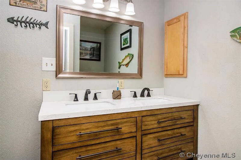 Building Photo - 620 Alexander Ave