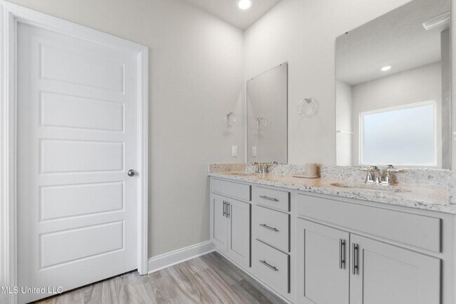 Building Photo - 12213 Savannah Cir
