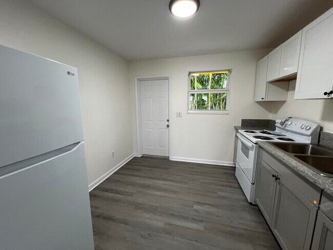 Building Photo - 1855 Dillone Ln