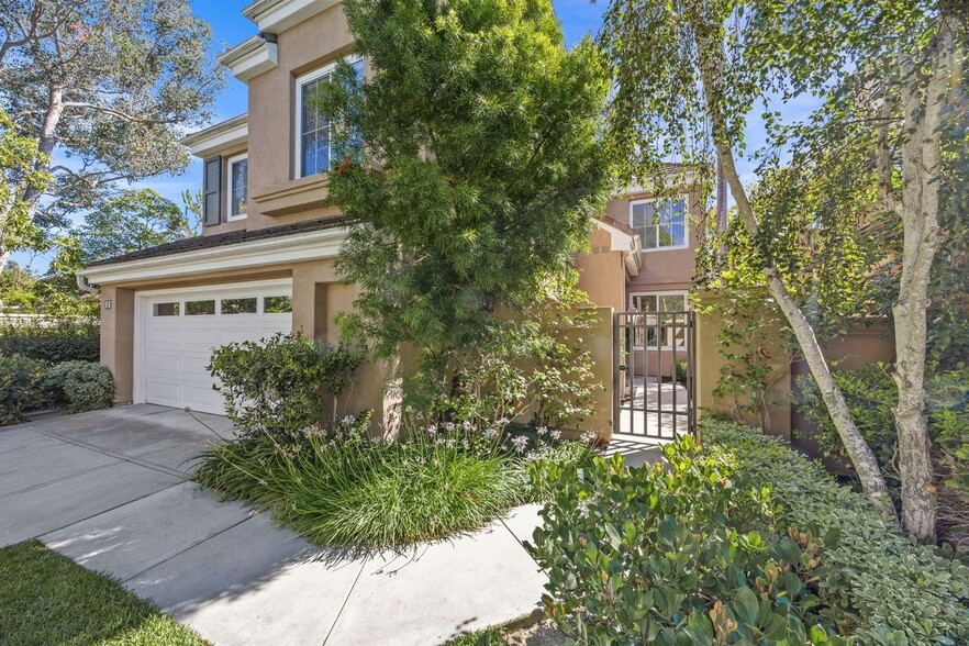 Building Photo - 12 Calais