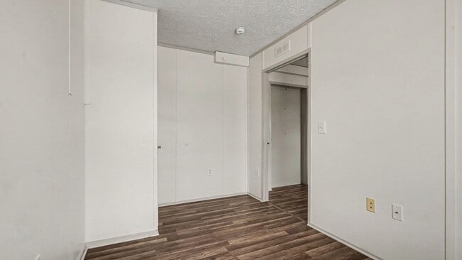 Building Photo - 25024 Twin Oaks Dr