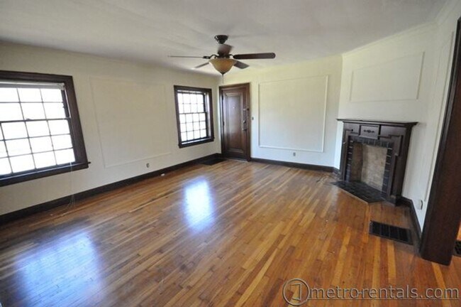 Building Photo - 3201 Indianola Ave