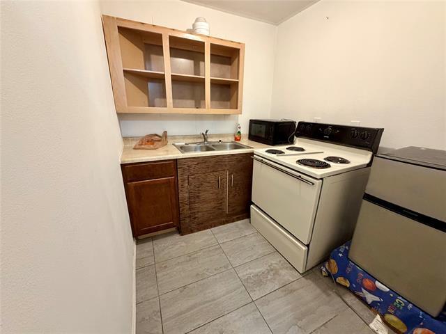 Building Photo - 2303 Deer Path Dr