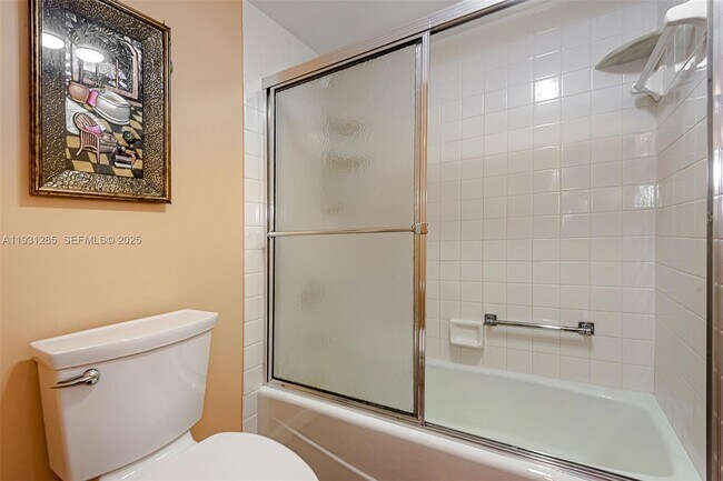 Building Photo - 625 Oaks Dr