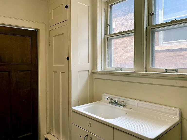 Building Photo - 3070 N Oakland Ave