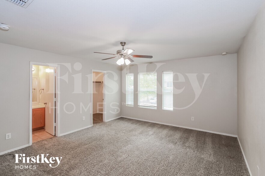 Building Photo - 4545 Waterford Dr