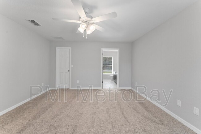 Building Photo - 9461 N Sandree Dr