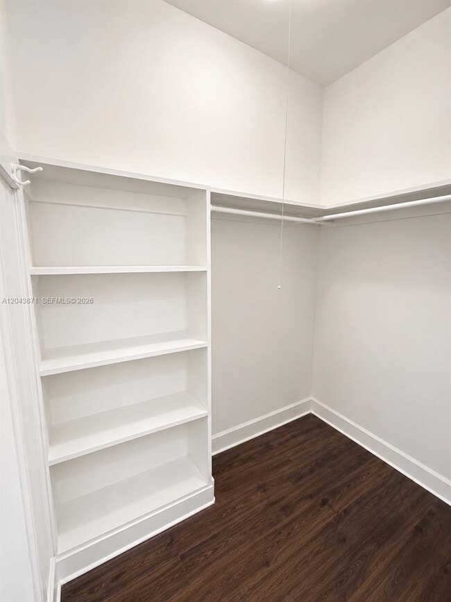 Building Photo - 322 25th St