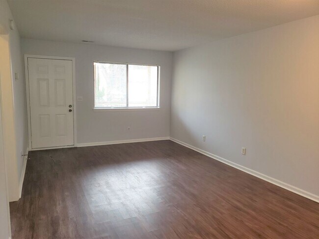 Building Photo - CANDLEWYCK