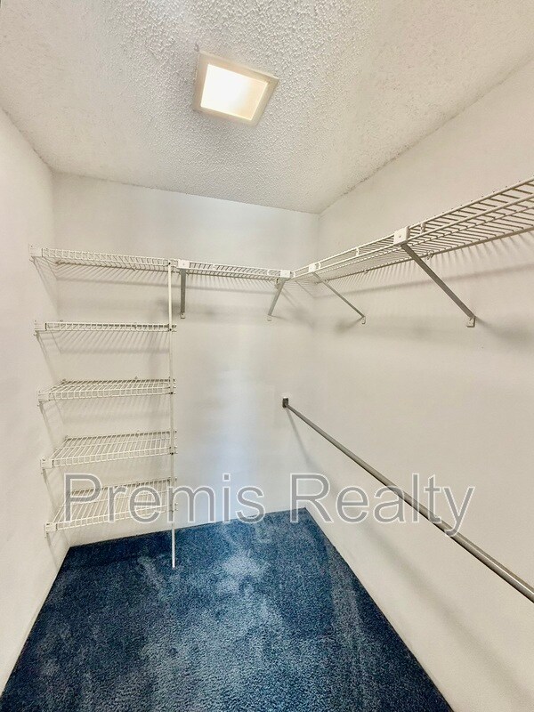 Building Photo - 2400 Winding Creek Blvd