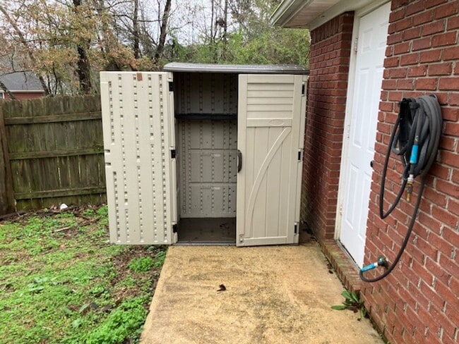 Building Photo - 108 Peyton Cove