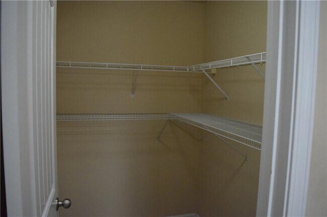 Building Photo - 480 Meadow Hill Dr