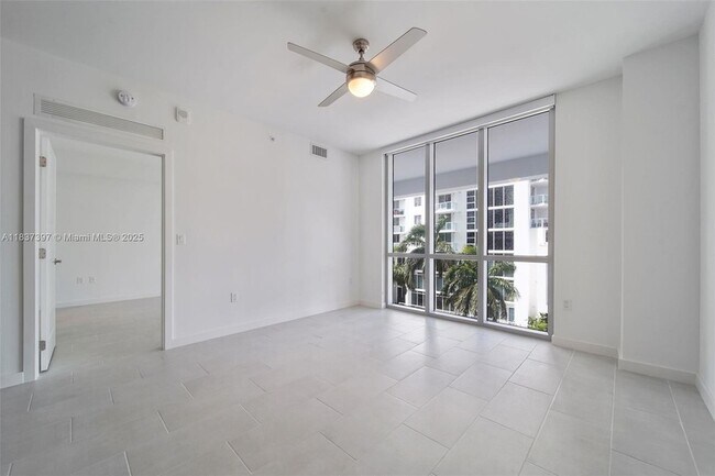 Building Photo - 2150 N Bayshore Dr