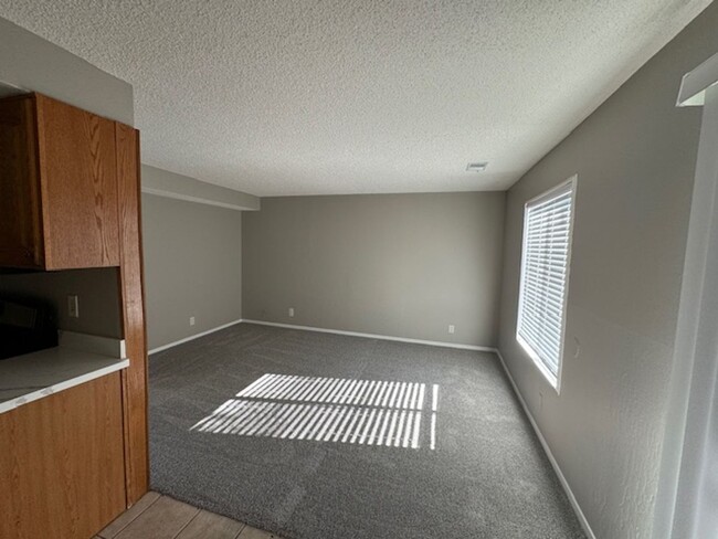 Building Photo - Fully Remodeled 3 Bedroom Townhome Availab...