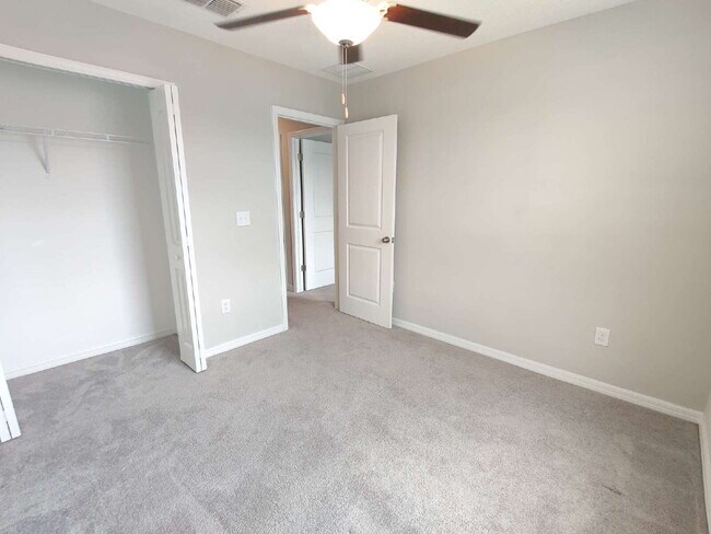 Building Photo - 7127 Samuel Ivy Dr