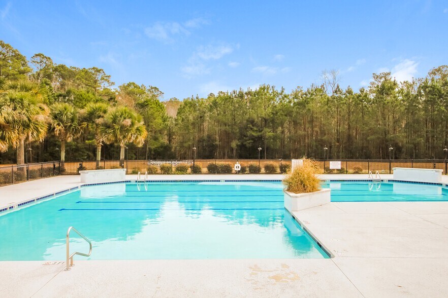 Building Photo - 2498 Provence Dr SE