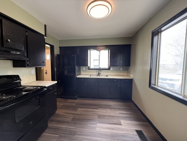 Building Photo - 122 Hathaway St