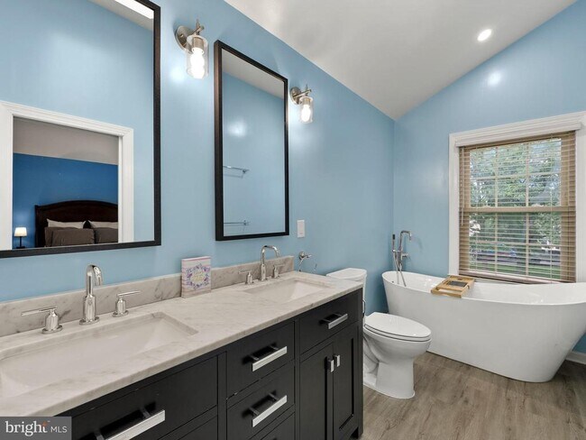 Building Photo - 3044 Emerald Chase Dr