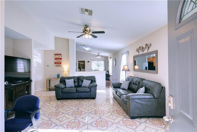 Building Photo - Very clean well maintained one-story home.