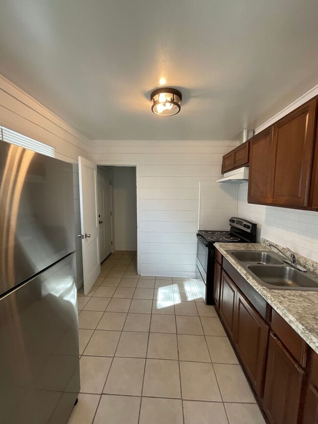 Building Photo - ****Rent Special***** 50% off the first rent charge payment. Ask for details!