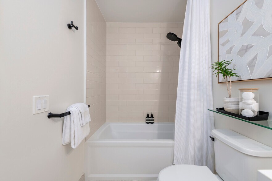 Building Photo - 555 Innes Ave