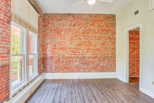 Building Photo - The Washburn