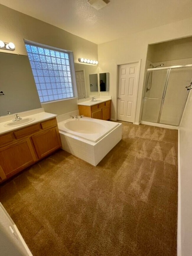Building Photo - *WONDERFUL SINGLE STORY HOME IN GREEN VALLEY RANCH GATED COMMUNITY!!**
