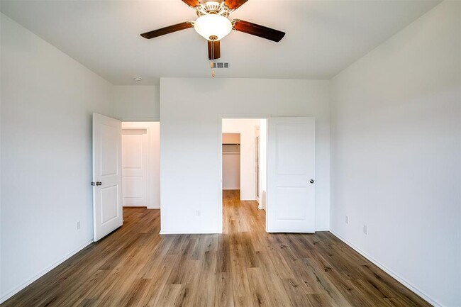 Building Photo - 414 Sebring Cir