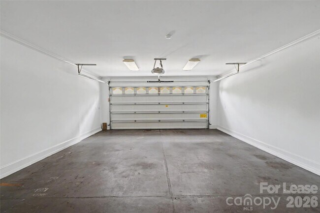 Building Photo - 2545 Rea Rd