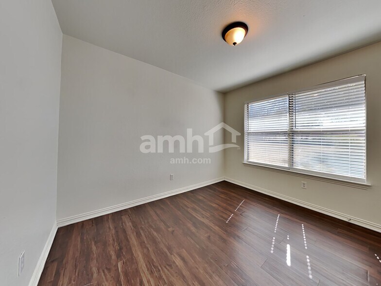 Building Photo - 101 Westend Ln