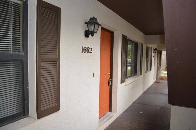 Building Photo - 1662 Spring Garden Ct