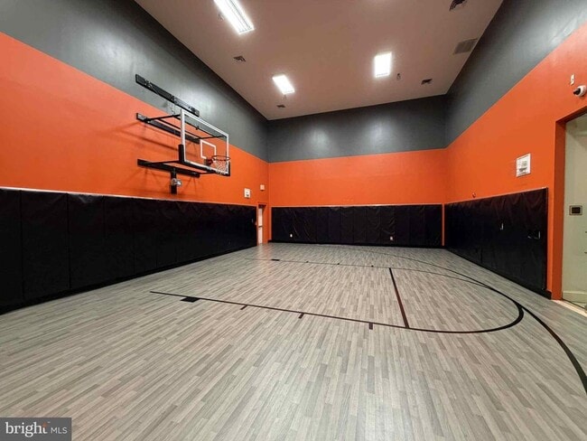 Building Photo - 4852 Eisenhower Ave