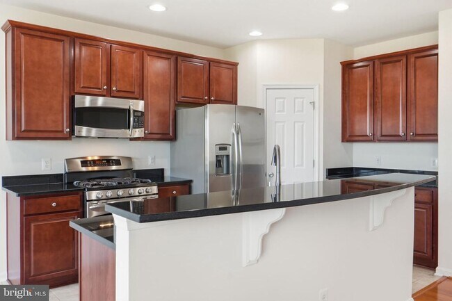 Building Photo - 43849 Kingston Station Terrace