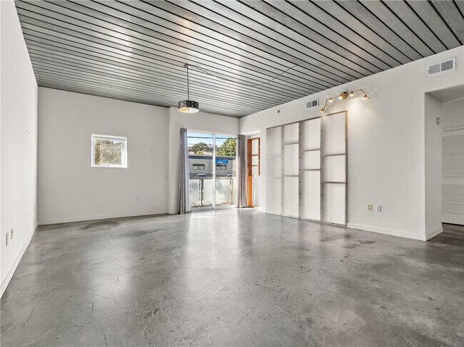 Building Photo - 620 Glen Iris Dr NE