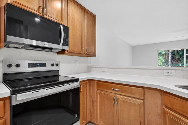 Building Photo - 16218 Sierra Palms Dr