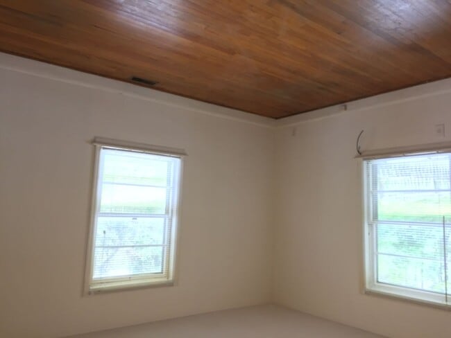 Building Photo - One Level House off Old Forest Road